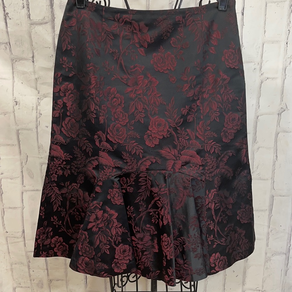 Ann Taylor Skirt Burgundy Floral Jacquard Mermaid Fit & Flare Flounced Hem
